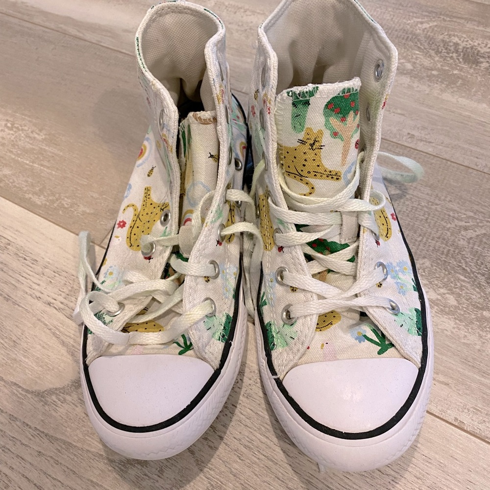 Converse Big Kid Size 2.5 US